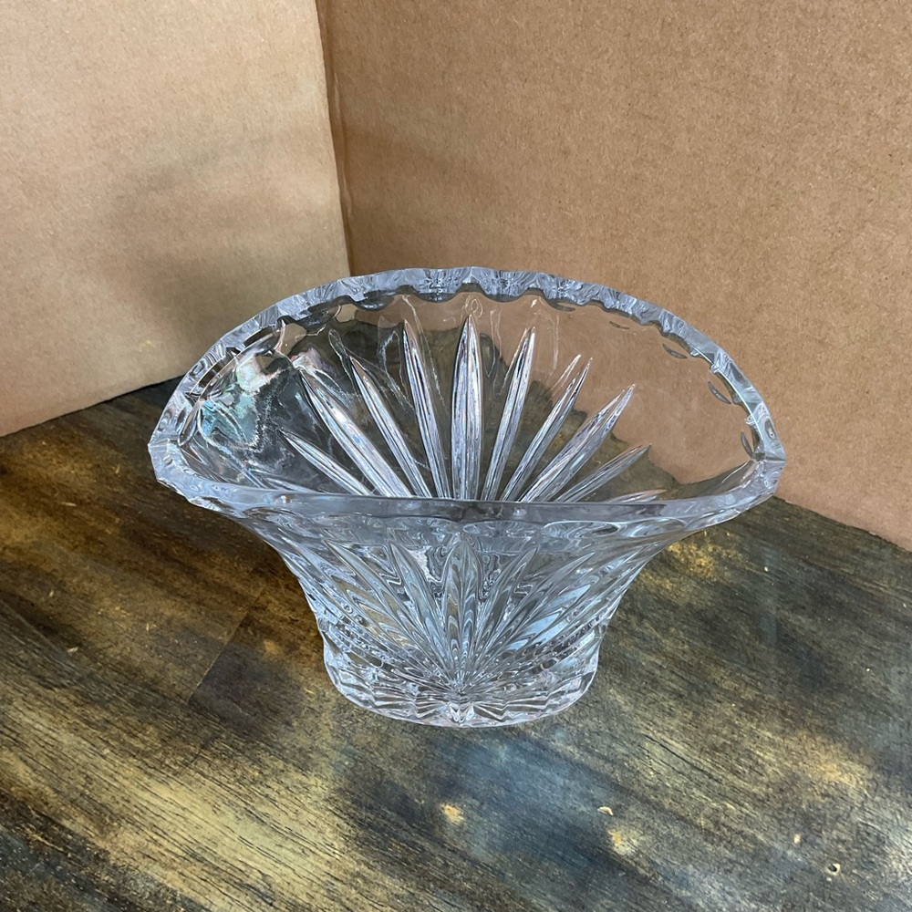 Crystal Fan Vase – Sunburst Pattern – Heavy Pressed Lead Crystal – Scalloped Rim
